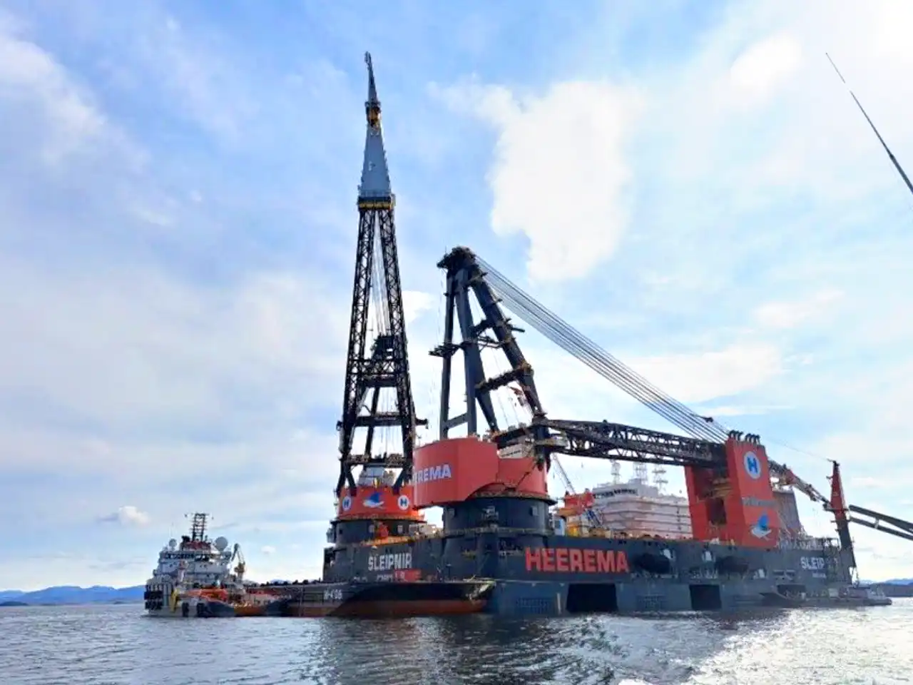 Oceanmax installed on one of the world's largest floating cranes