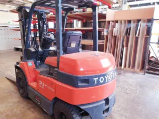 Transition to Electric Forklifts Reduces Diesel Use and Emissions